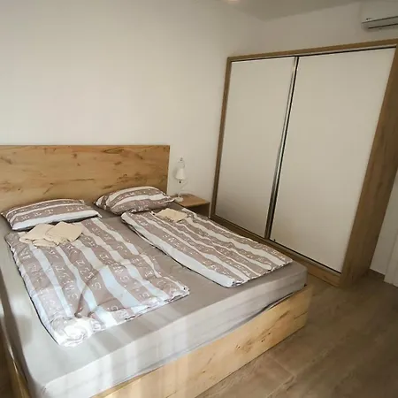 Albi 2 Bedroom On The * Durrës