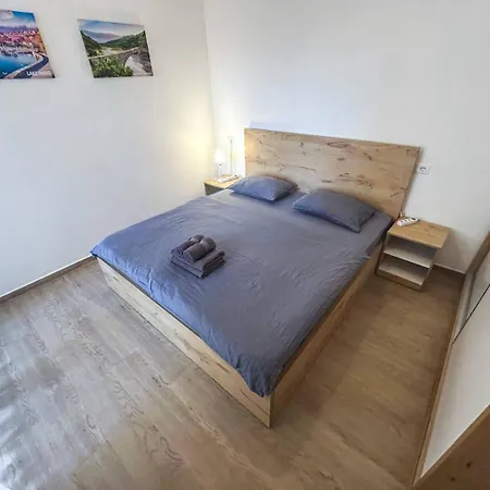 Albi 2 Bedroom On The Apartmán
